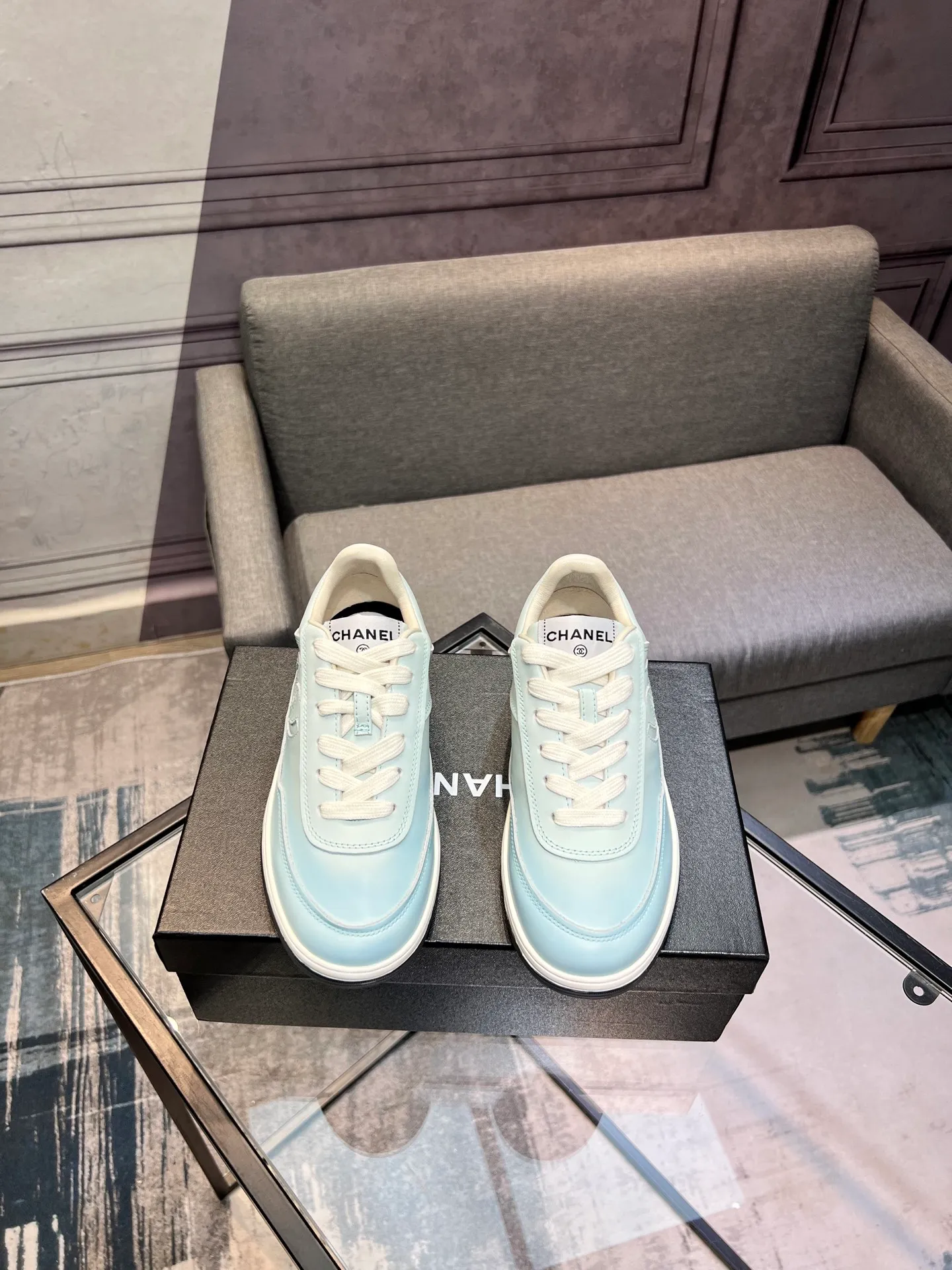 Men's men's shoes 💰660 Exclusive real shot (top version) CHANEL Chanel 2025ss color matching thick-soled casual sports shoes and sneakers. The counter is synchronized. The counter is very popular. A shoe that is very difficult to buy. The most popular thick-soled panda shoes on the Internet. It can be imagined that Xiaoxiang control can't miss it. It has both good looks and comfort. Simple and versatile white shoes. The thick sole increases the height and is super versatile. Close your eyes and wear it. Whoever wears it will look better. Upper: calfskin Lining: imported sheepskin lining Outsole: TPU original outsole Size: 35-44 (customized for women 41 and 40, and 45 for men)